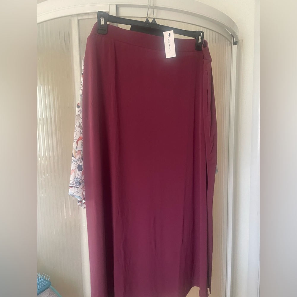 NWT- Lane Bryant skirt. Pockets& Side Slit  18/20